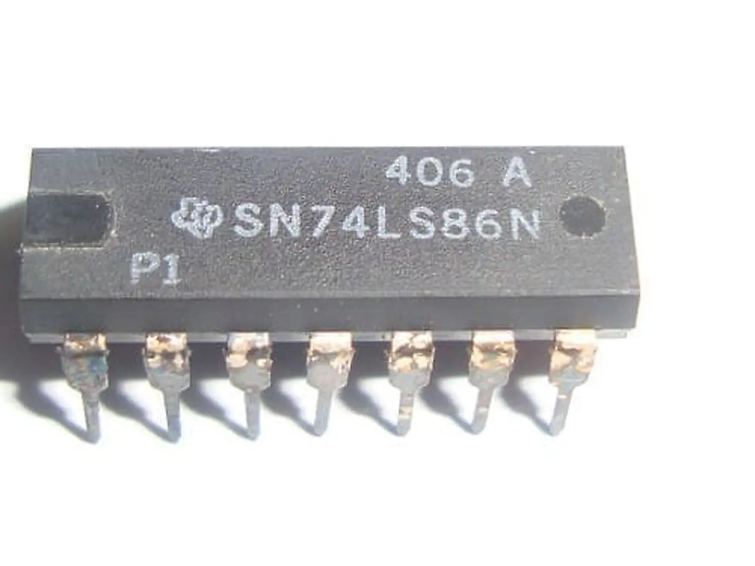 Circuit intégré TTL 74LS86N - Composant logique XOR pour projets électroniques